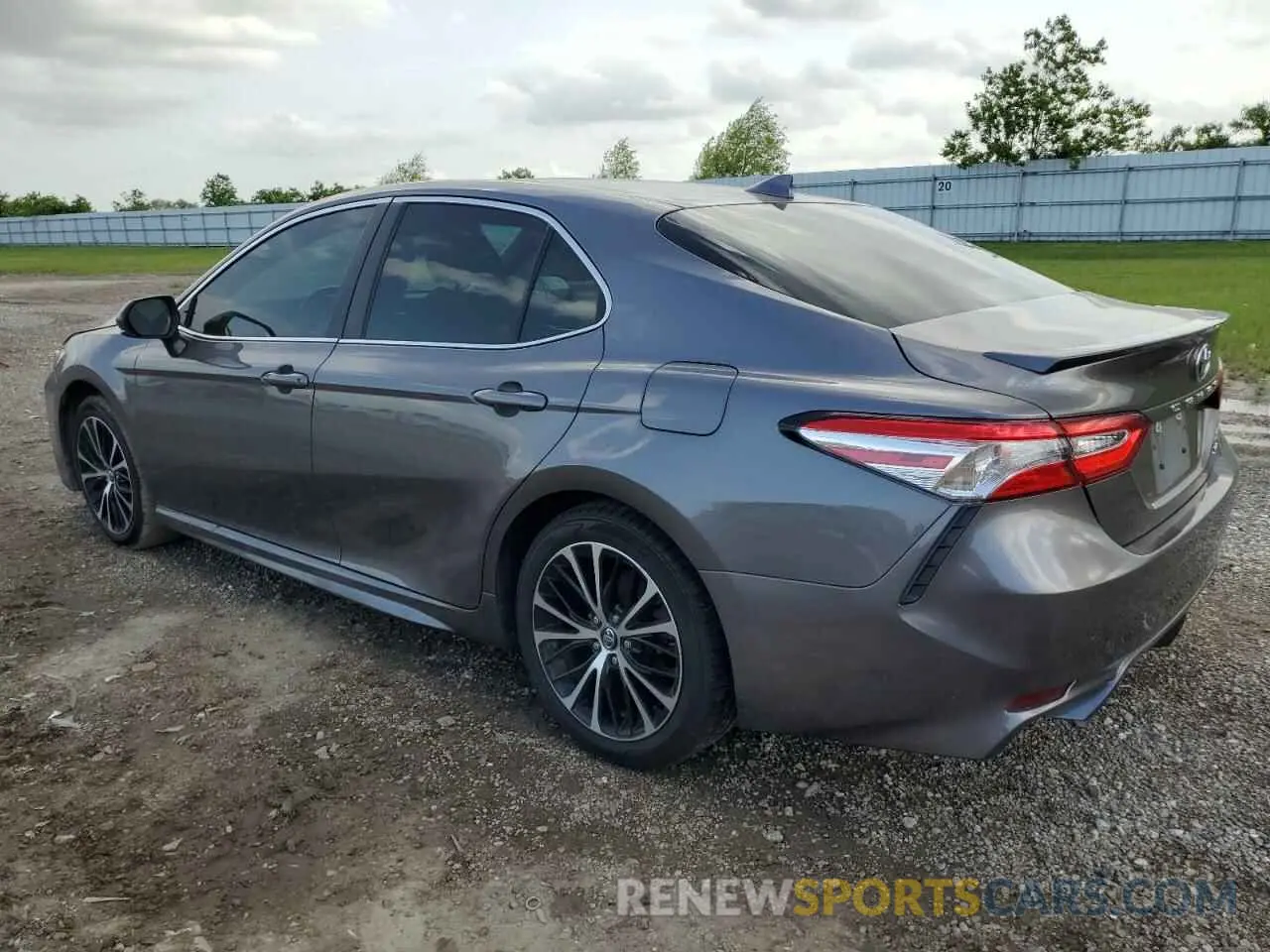 2 fotografías del automóvil dañado 4T1G11AK3LU871646 TOYOTA CAMRY 2020