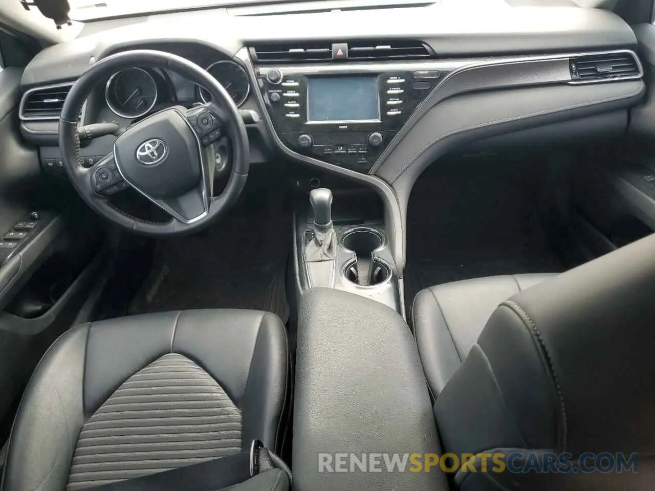 8 fotografías del automóvil dañado 4T1G11AK3LU877172 TOYOTA CAMRY 2020