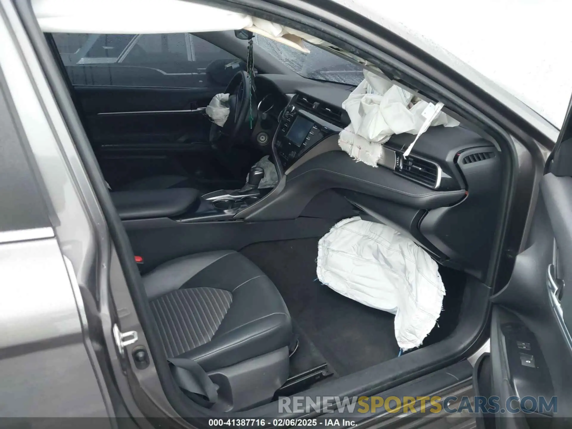 5 fotografías del automóvil dañado 4T1G11AK3LU912826 TOYOTA CAMRY 2020