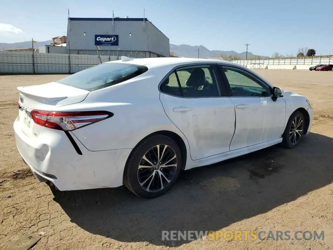 3 fotografías del automóvil dañado 4T1G11AK3LU913068 TOYOTA CAMRY 2020