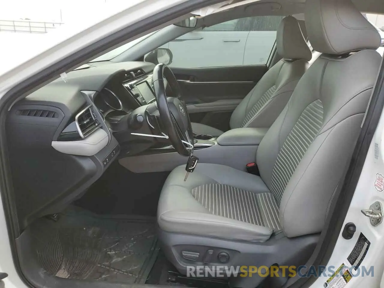 7 fotografías del automóvil dañado 4T1G11AK3LU918884 TOYOTA CAMRY 2020