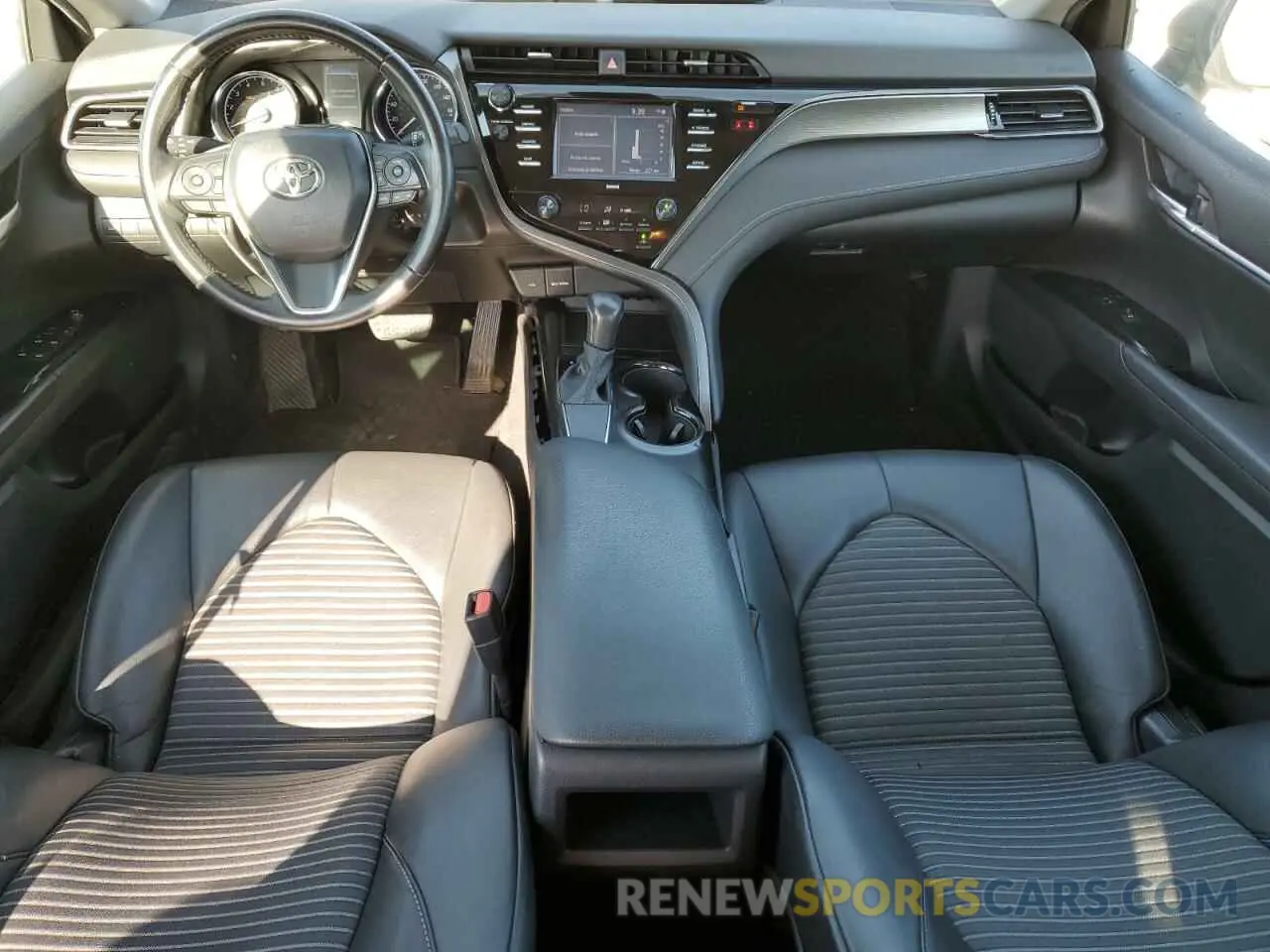8 fotografías del automóvil dañado 4T1G11AK3LU920831 TOYOTA CAMRY 2020