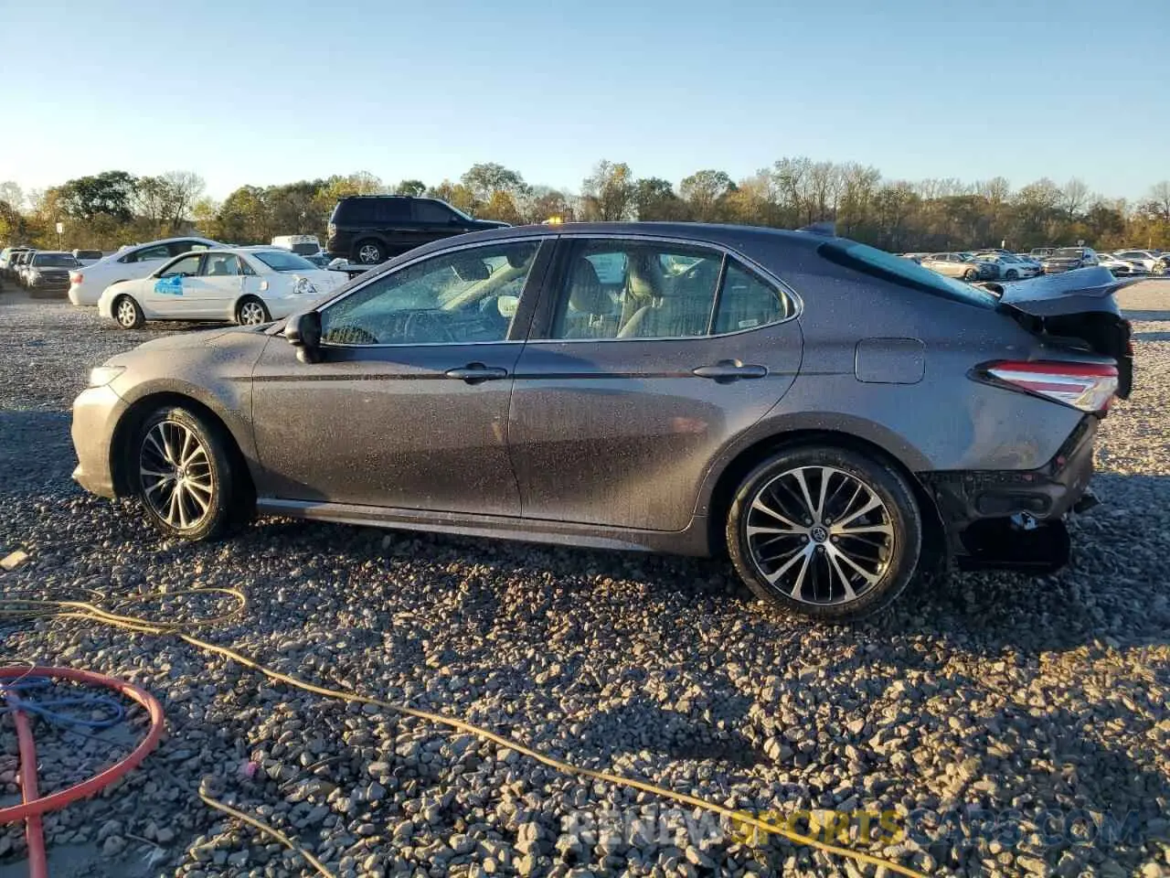 2 fotografías del automóvil dañado 4T1G11AK3LU932252 TOYOTA CAMRY 2020