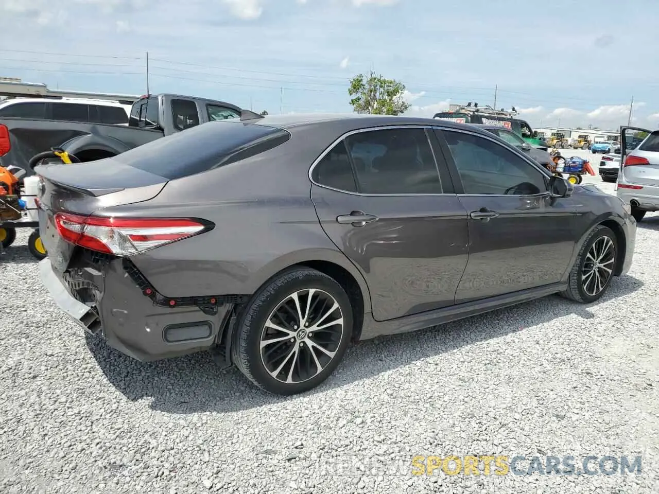 3 fotografías del automóvil dañado 4T1G11AK3LU934888 TOYOTA CAMRY 2020