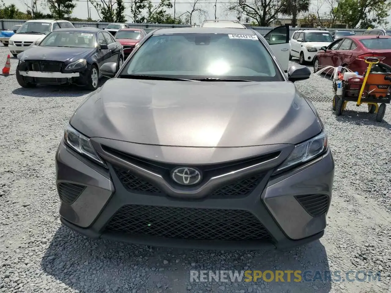 5 fotografías del automóvil dañado 4T1G11AK3LU934888 TOYOTA CAMRY 2020