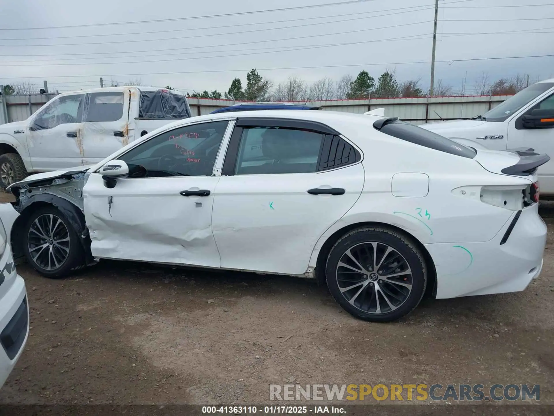 15 fotografías del automóvil dañado 4T1G11AK3LU944076 TOYOTA CAMRY 2020