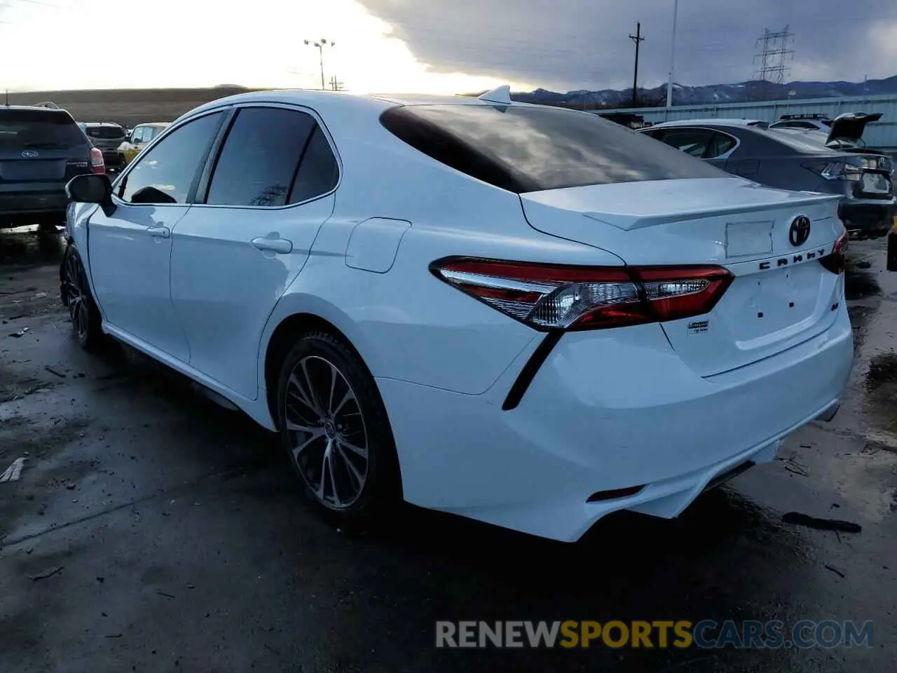 2 fotografías del automóvil dañado 4T1G11AK3LU965932 TOYOTA CAMRY 2020