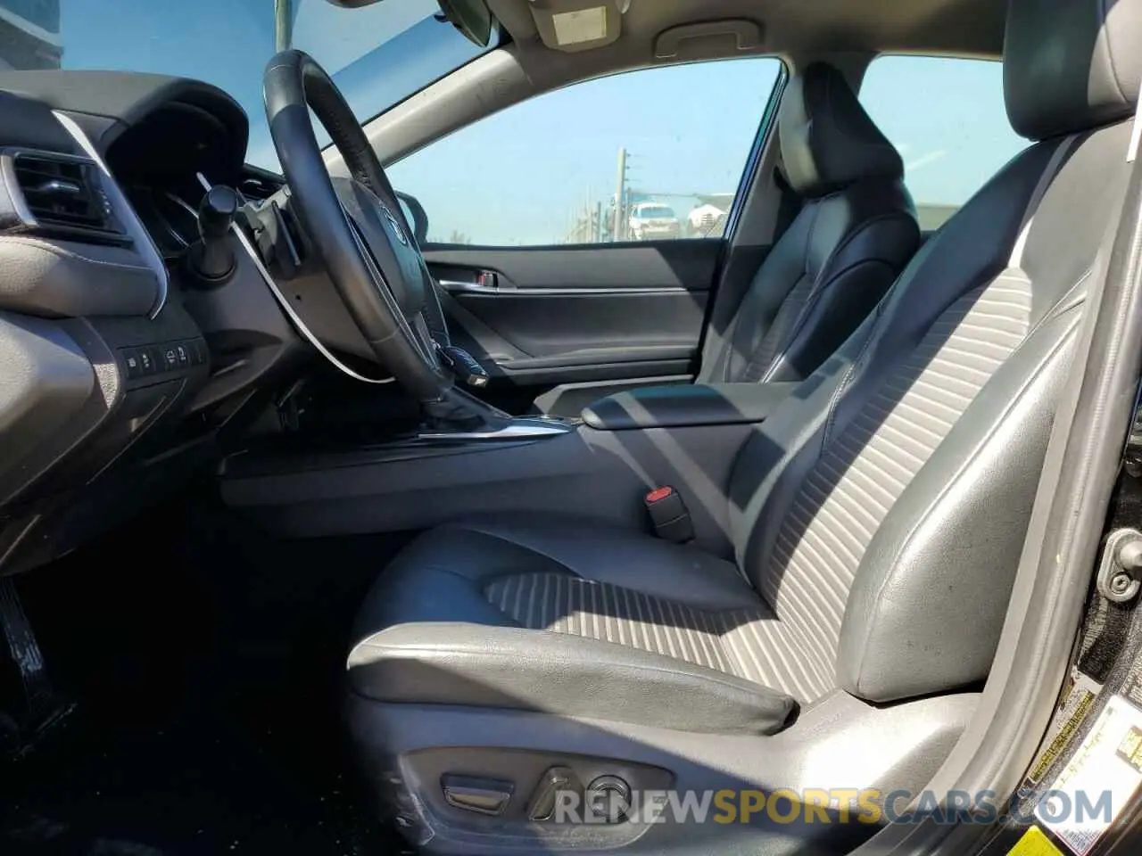 7 fotografías del automóvil dañado 4T1G11AK4LU320500 TOYOTA CAMRY 2020