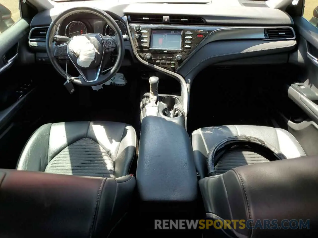 8 fotografías del automóvil dañado 4T1G11AK4LU328547 TOYOTA CAMRY 2020