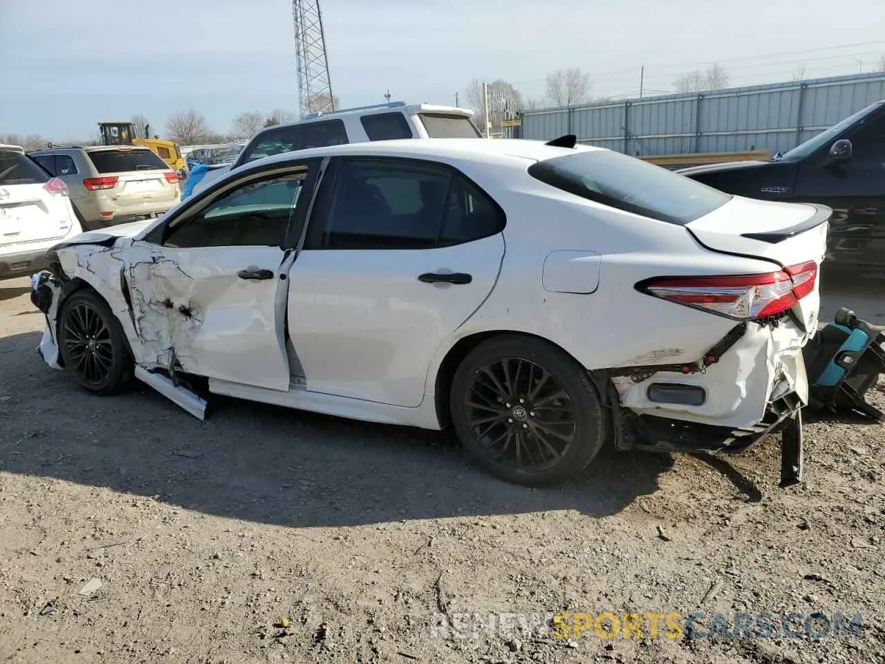 2 fotografías del automóvil dañado 4T1G11AK4LU329911 TOYOTA CAMRY 2020