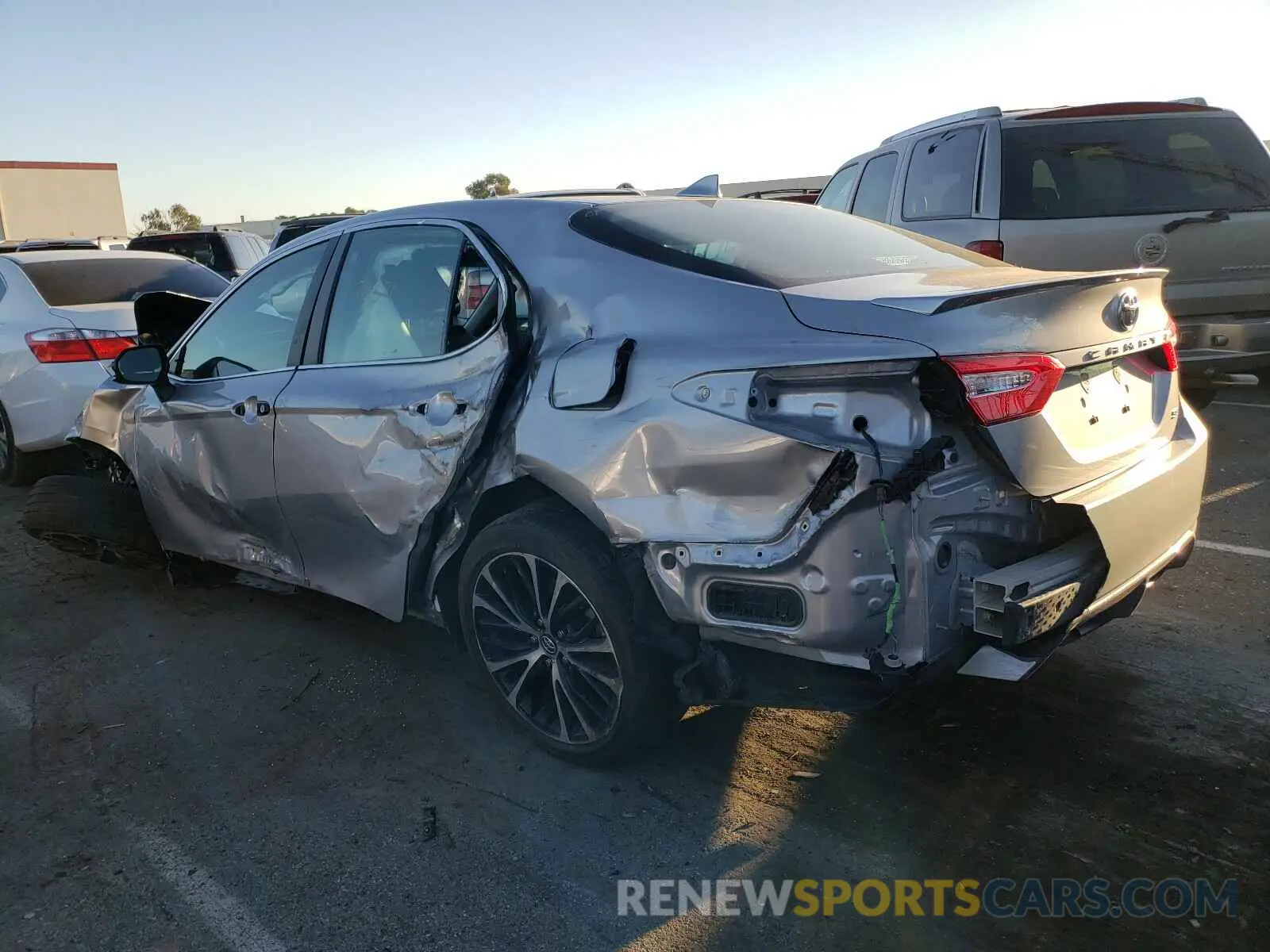 3 fotografías del automóvil dañado 4T1G11AK4LU330296 TOYOTA CAMRY 2020