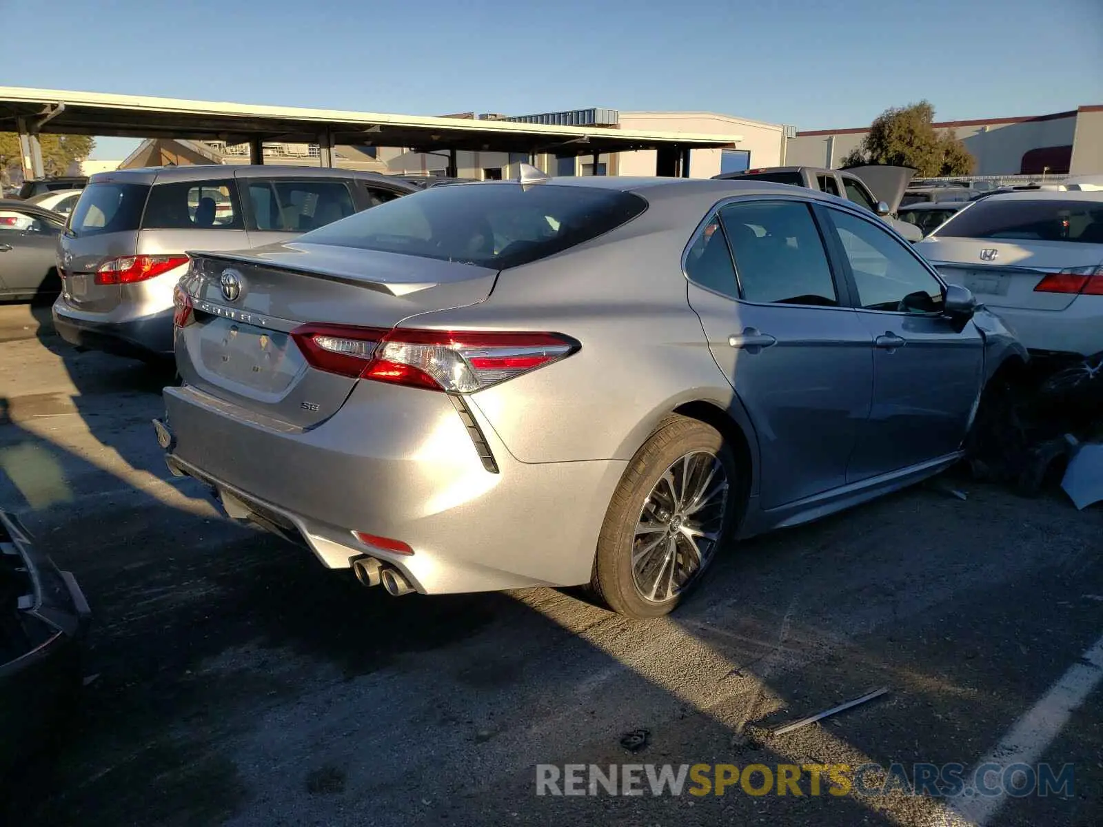 4 fotografías del automóvil dañado 4T1G11AK4LU330296 TOYOTA CAMRY 2020