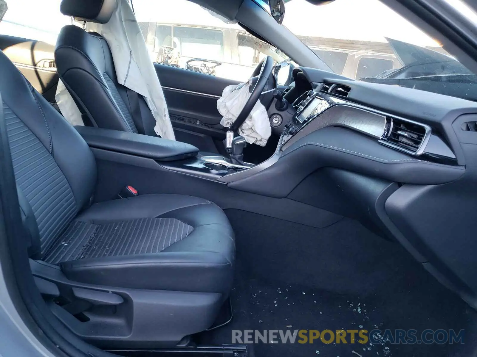 5 fotografías del automóvil dañado 4T1G11AK4LU330296 TOYOTA CAMRY 2020