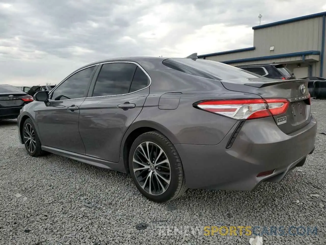2 fotografías del automóvil dañado 4T1G11AK4LU343338 TOYOTA CAMRY 2020