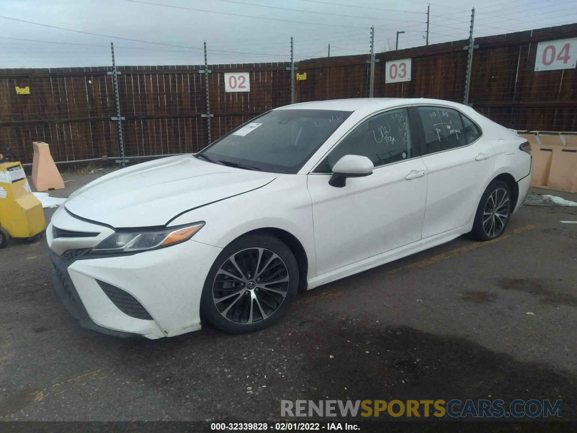 2 fotografías del automóvil dañado 4T1G11AK4LU348023 TOYOTA CAMRY 2020