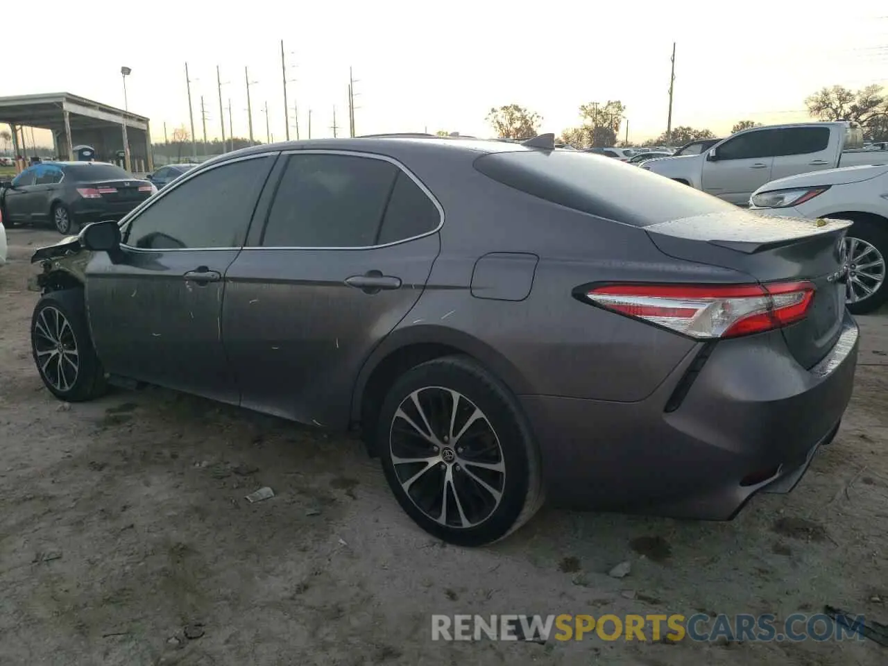 2 fotografías del automóvil dañado 4T1G11AK4LU359362 TOYOTA CAMRY 2020