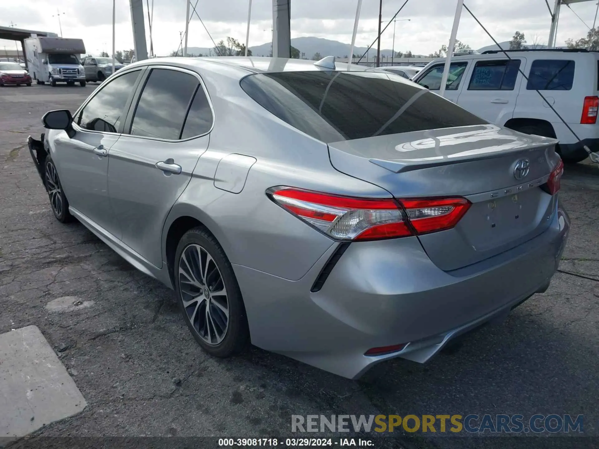 3 fotografías del automóvil dañado 4T1G11AK4LU363217 TOYOTA CAMRY 2020