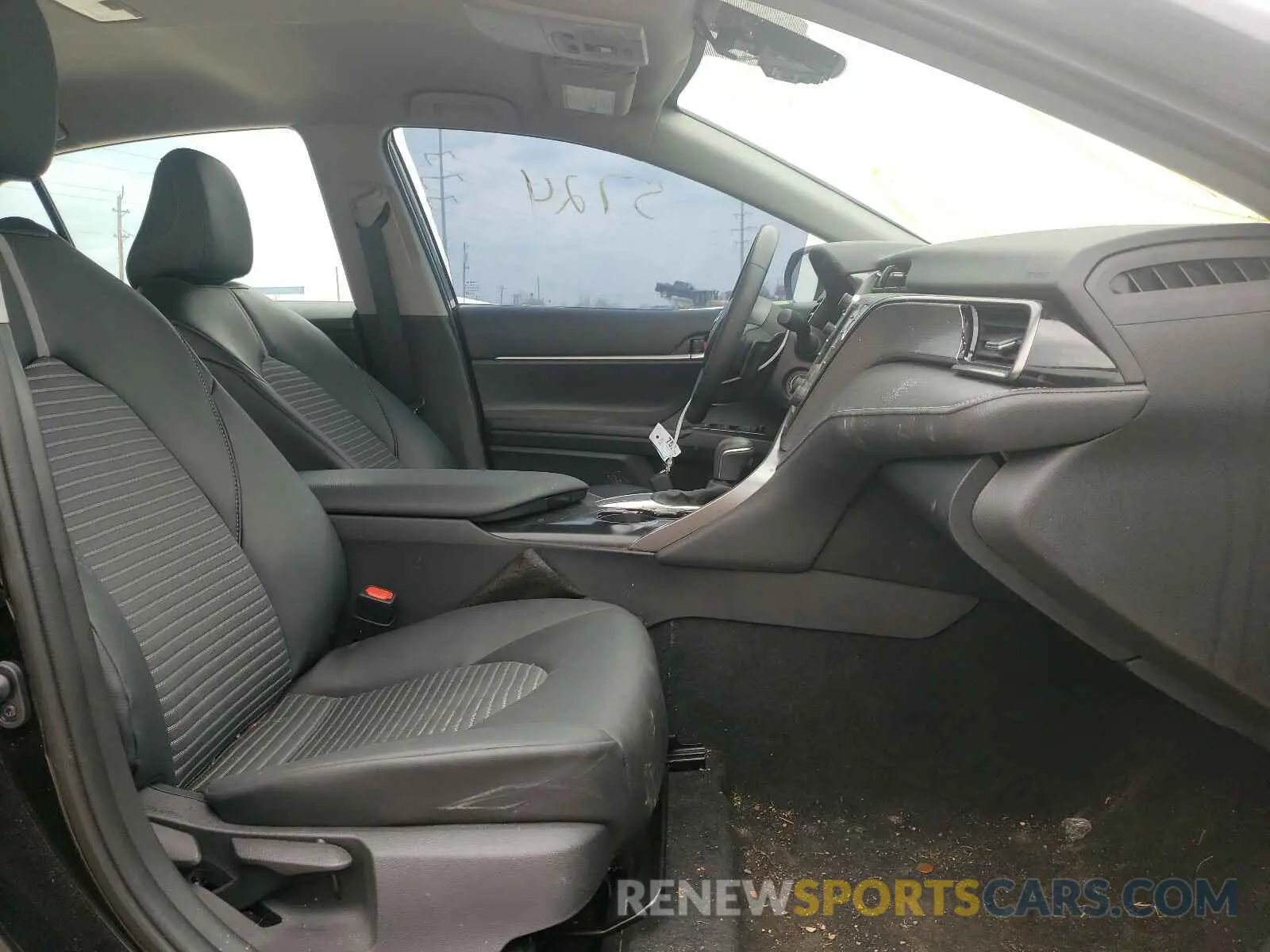 5 fotografías del automóvil dañado 4T1G11AK4LU387310 TOYOTA CAMRY 2020