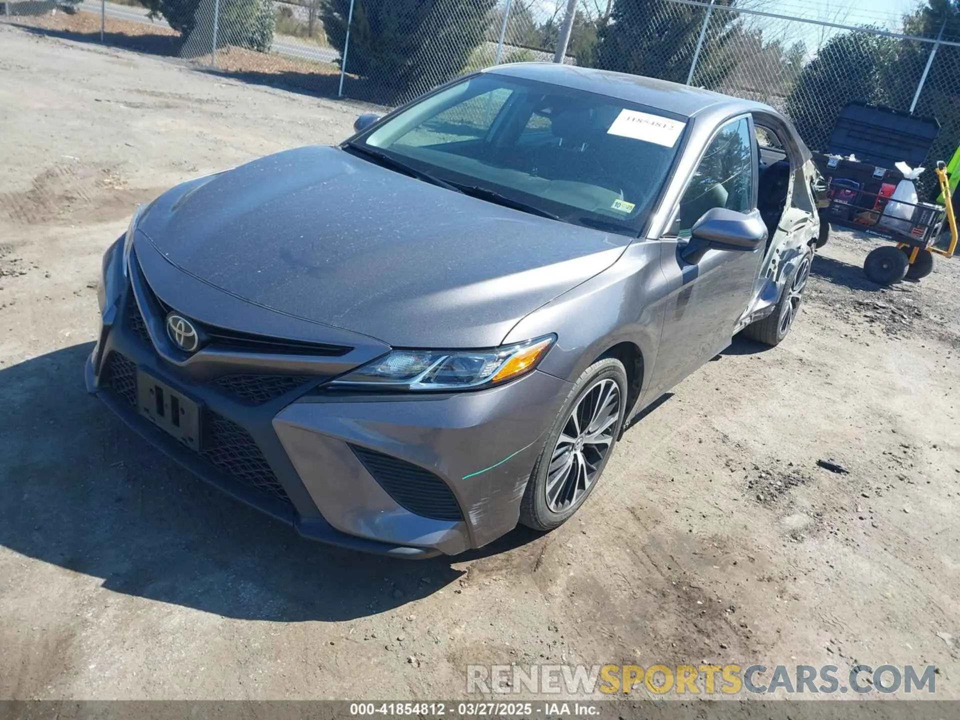 2 fotografías del automóvil dañado 4T1G11AK4LU871803 TOYOTA CAMRY 2020