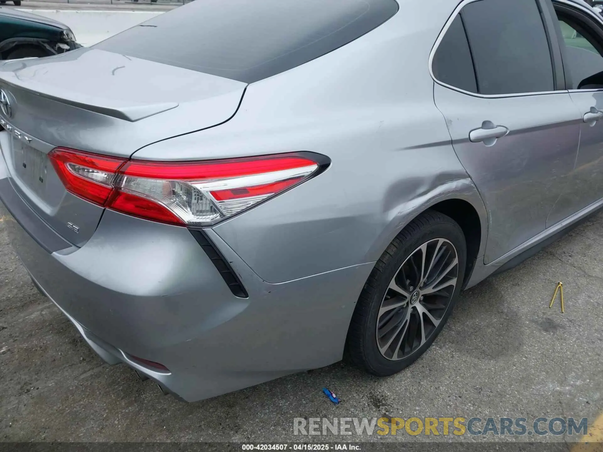 19 fotografías del automóvil dañado 4T1G11AK4LU872773 TOYOTA CAMRY 2020