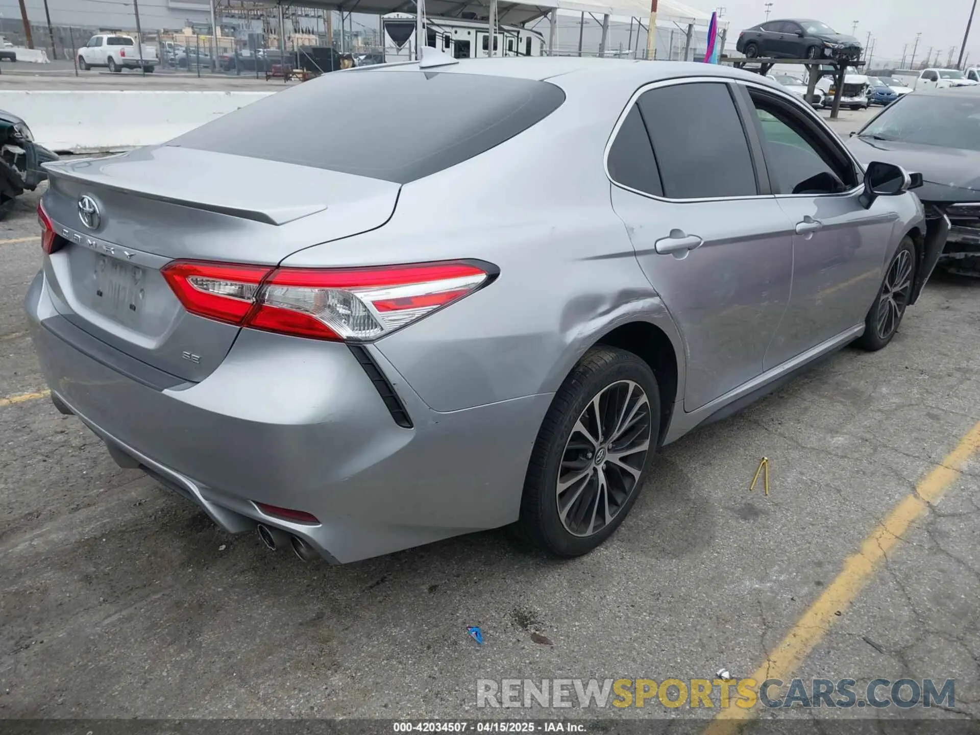 4 fotografías del automóvil dañado 4T1G11AK4LU872773 TOYOTA CAMRY 2020