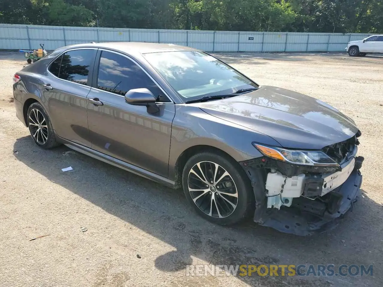 4 fotografías del automóvil dañado 4T1G11AK4LU910048 TOYOTA CAMRY 2020