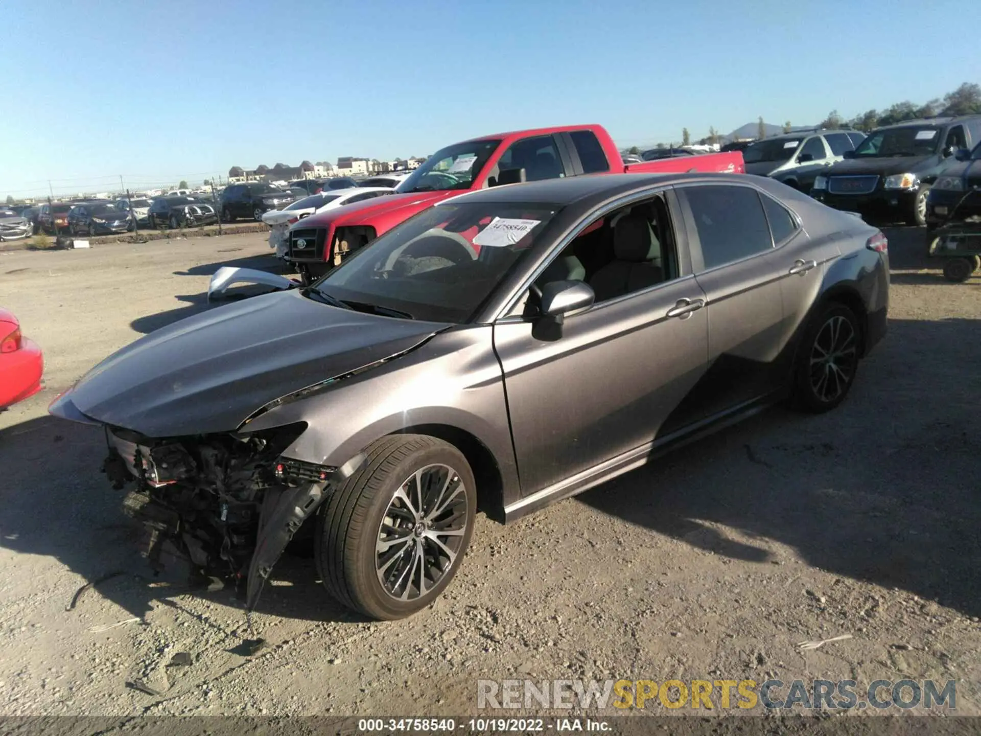 2 fotografías del automóvil dañado 4T1G11AK4LU924094 TOYOTA CAMRY 2020