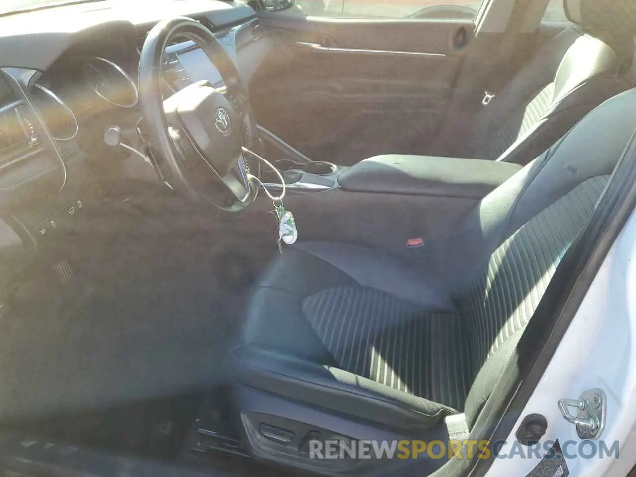 7 fotografías del automóvil dañado 4T1G11AK4LU936505 TOYOTA CAMRY 2020