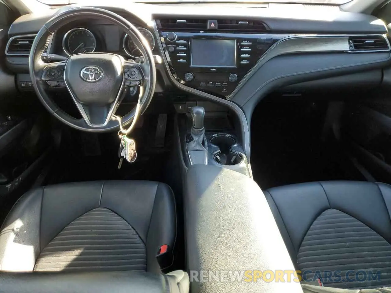 8 fotografías del automóvil dañado 4T1G11AK4LU936505 TOYOTA CAMRY 2020