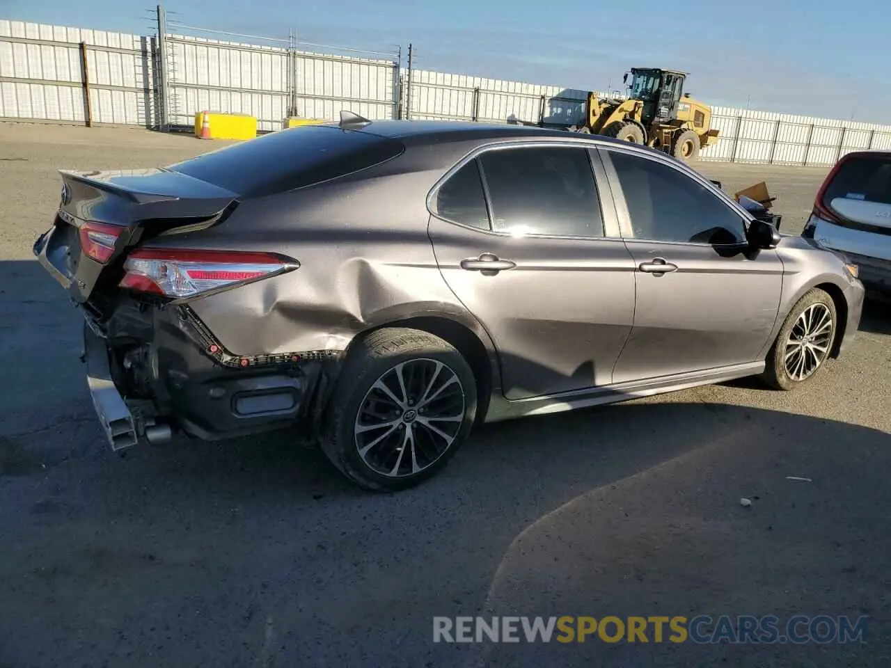 3 fotografías del automóvil dañado 4T1G11AK4LU939002 TOYOTA CAMRY 2020