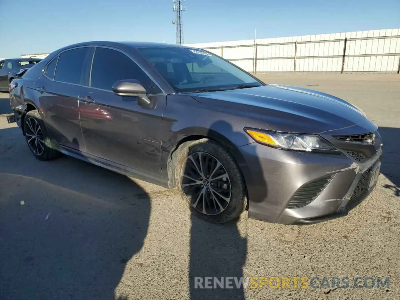 4 fotografías del automóvil dañado 4T1G11AK4LU939002 TOYOTA CAMRY 2020