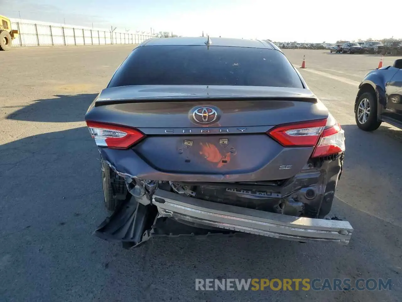 6 fotografías del automóvil dañado 4T1G11AK4LU939002 TOYOTA CAMRY 2020