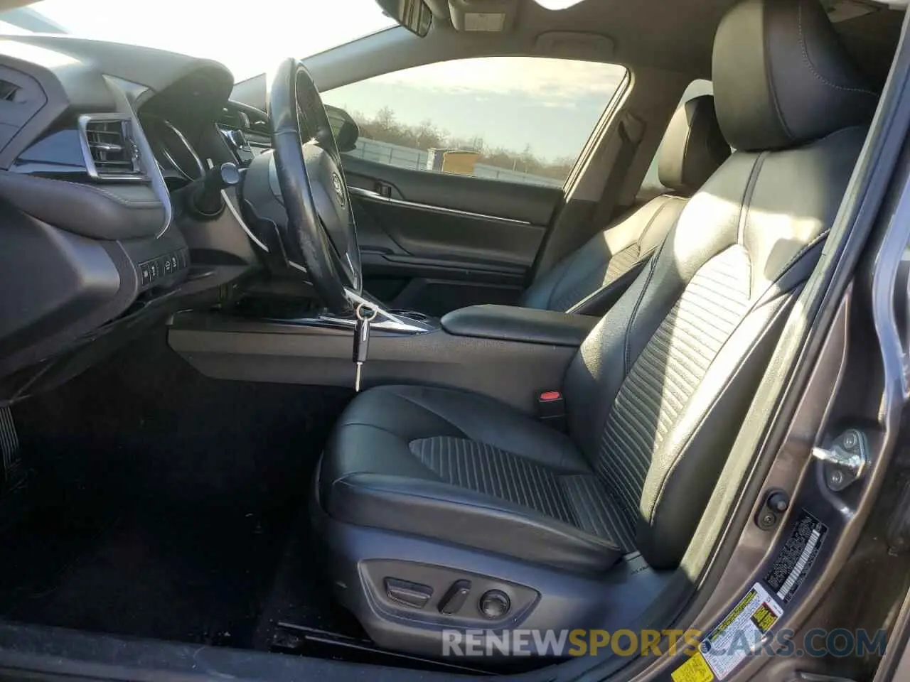 7 fotografías del automóvil dañado 4T1G11AK4LU939002 TOYOTA CAMRY 2020