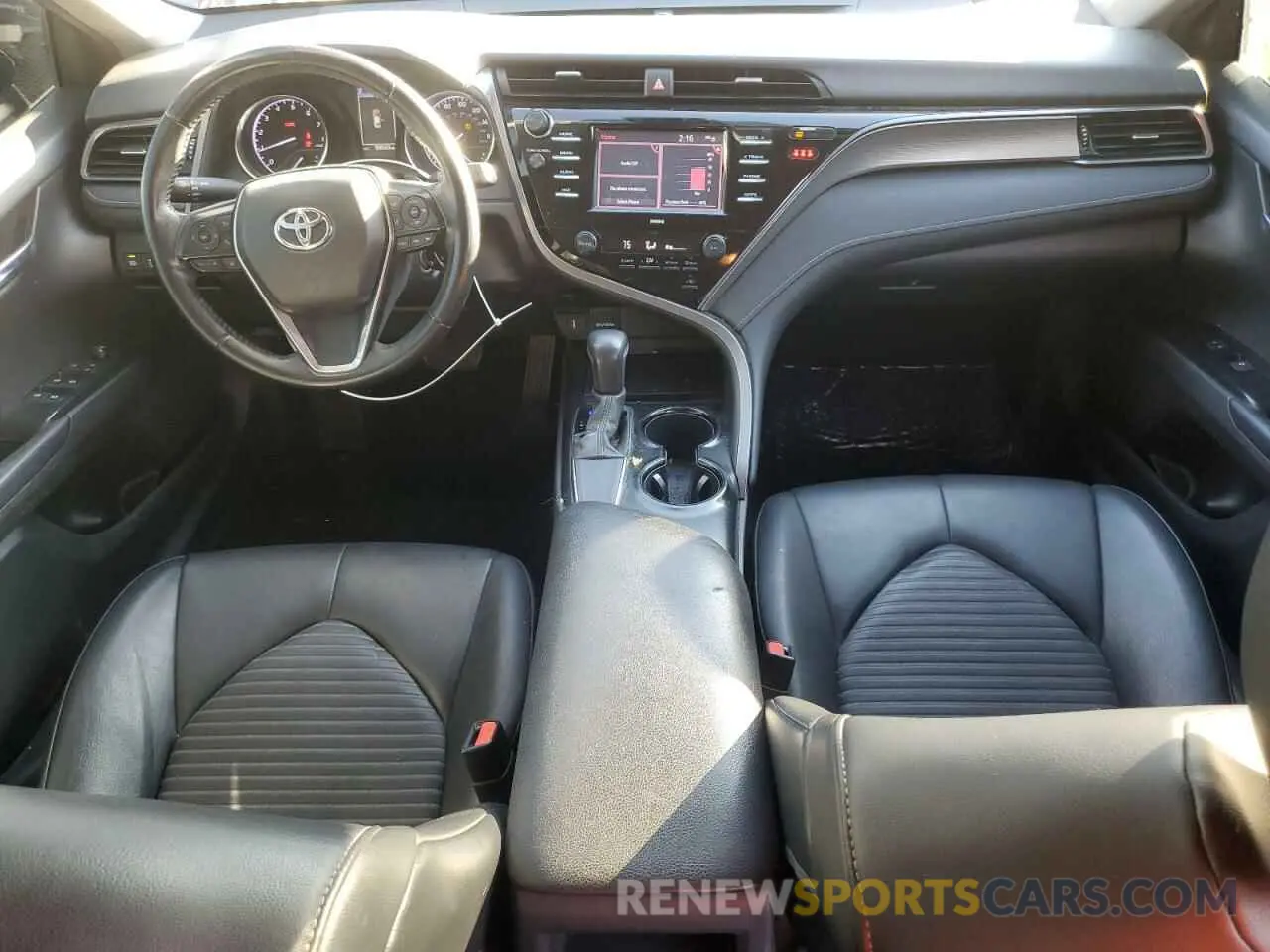 8 fotografías del automóvil dañado 4T1G11AK4LU939002 TOYOTA CAMRY 2020