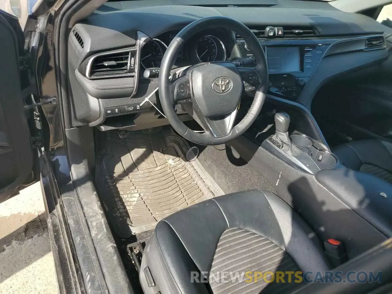 8 fotografías del automóvil dañado 4T1G11AK4LU945270 TOYOTA CAMRY 2020
