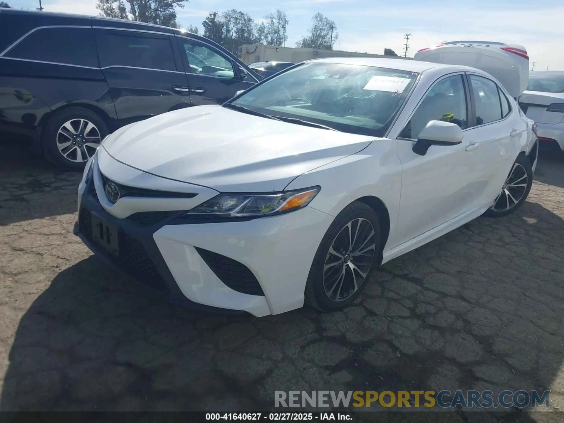 2 fotografías del automóvil dañado 4T1G11AK4LU973926 TOYOTA CAMRY 2020