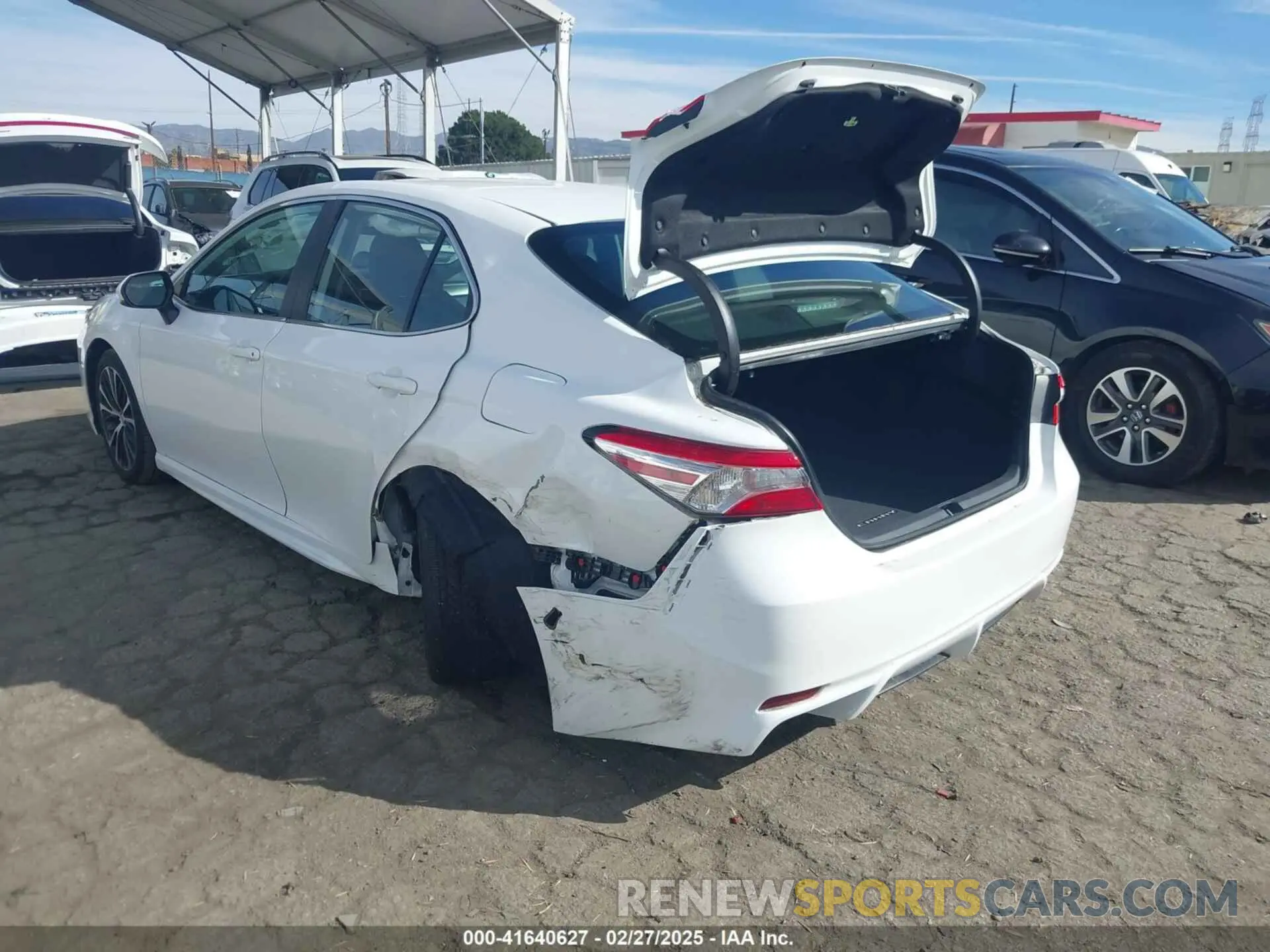 3 fotografías del automóvil dañado 4T1G11AK4LU973926 TOYOTA CAMRY 2020