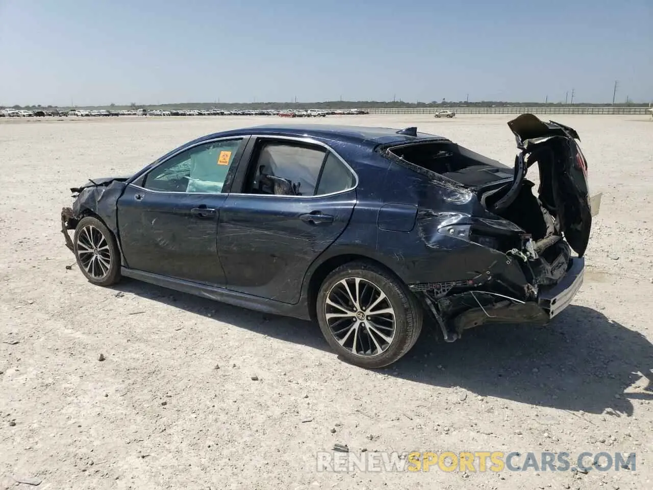 2 fotografías del automóvil dañado 4T1G11AK4LU987972 TOYOTA CAMRY 2020