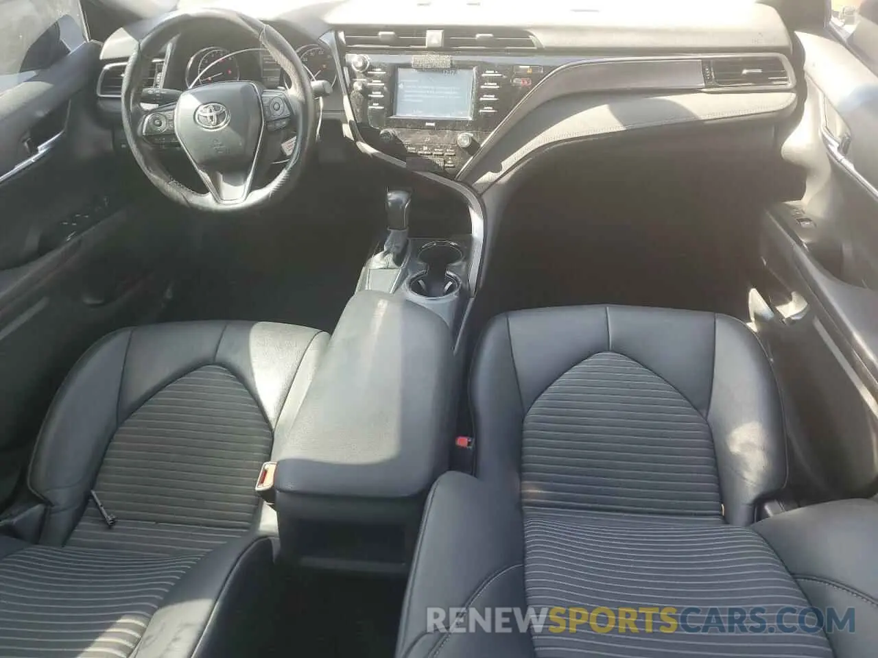8 fotografías del automóvil dañado 4T1G11AK5LU365753 TOYOTA CAMRY 2020