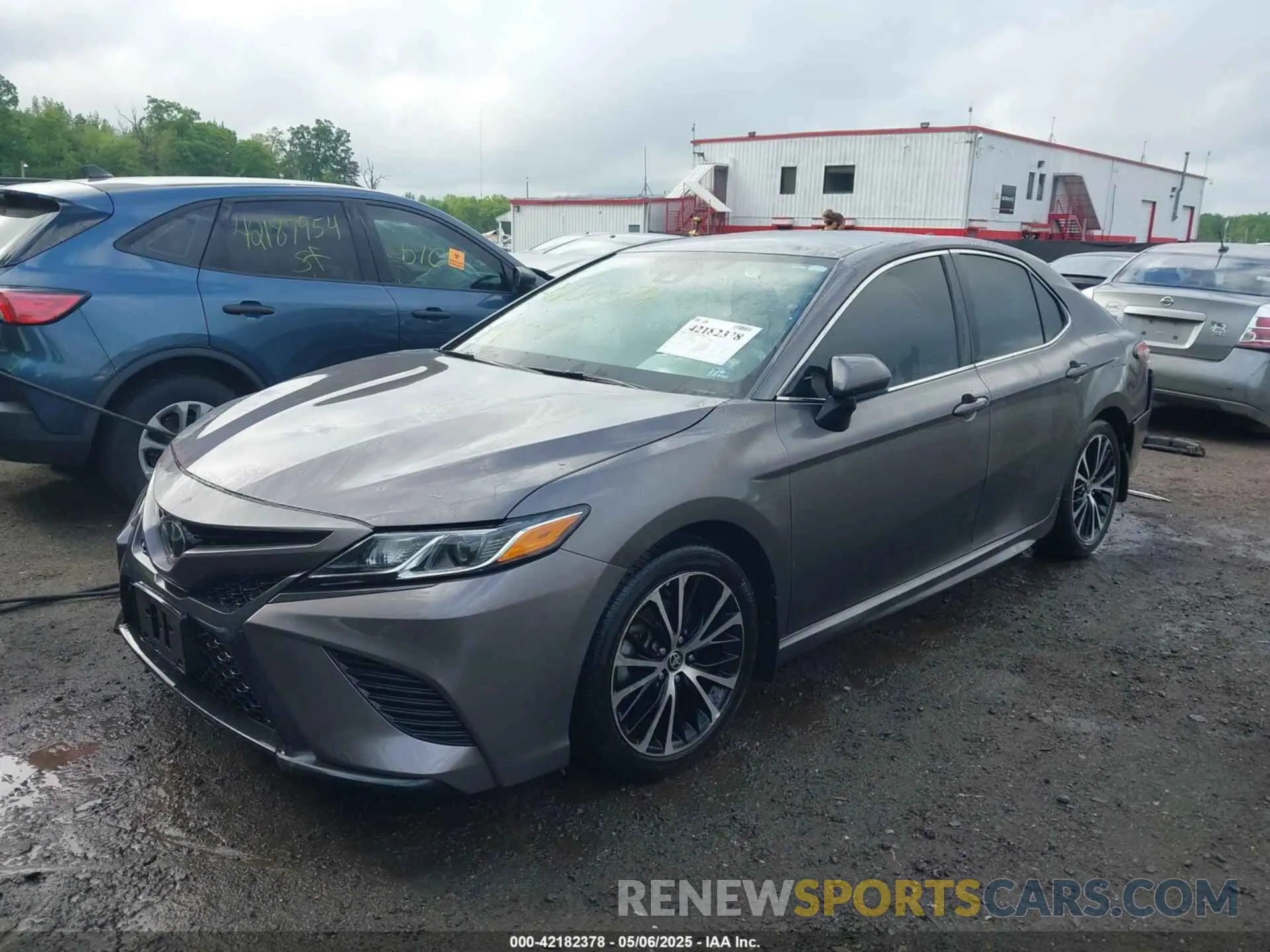 2 fotografías del automóvil dañado 4T1G11AK5LU395447 TOYOTA CAMRY 2020