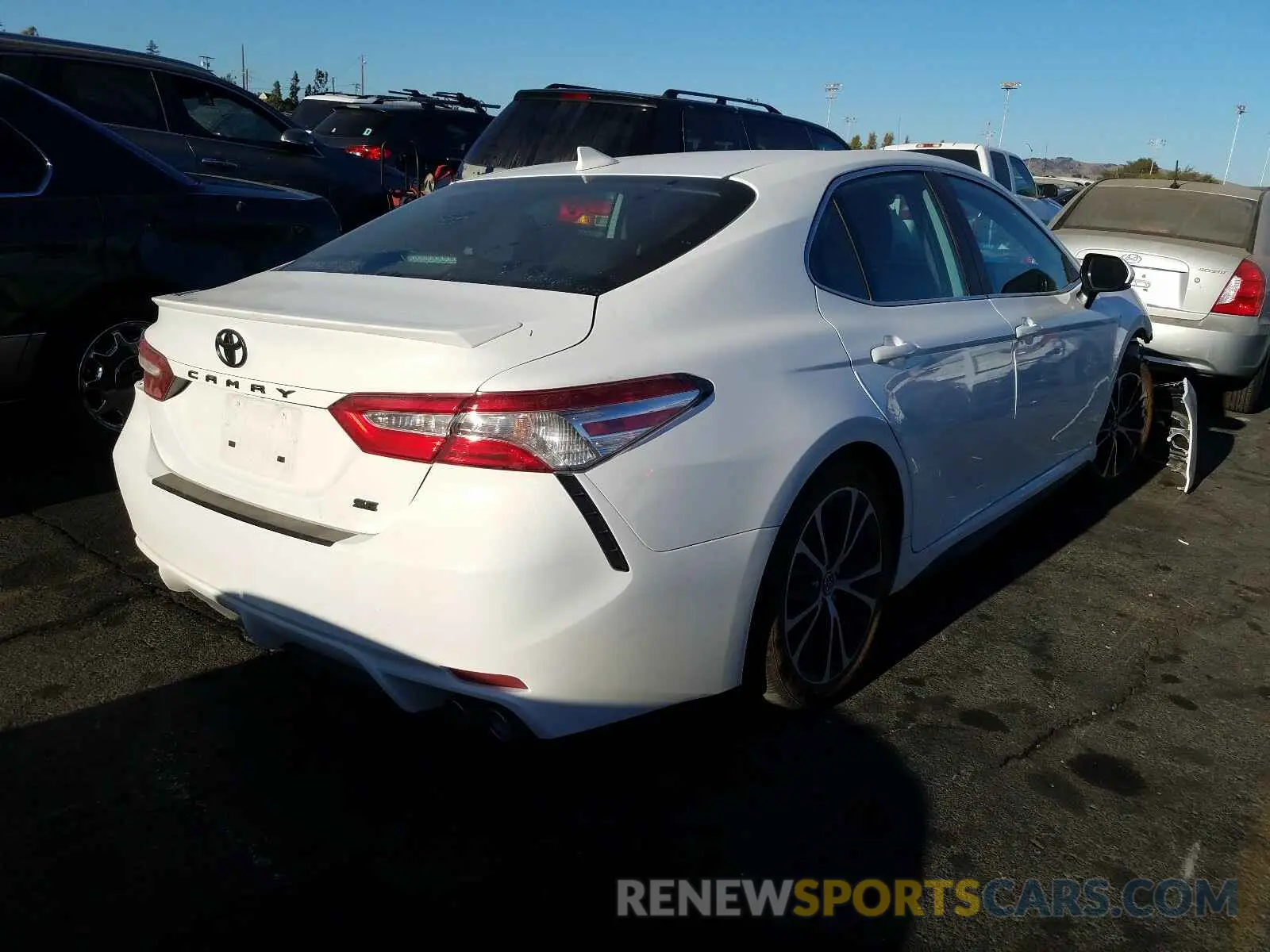 4 fotografías del automóvil dañado 4T1G11AK5LU864908 TOYOTA CAMRY 2020