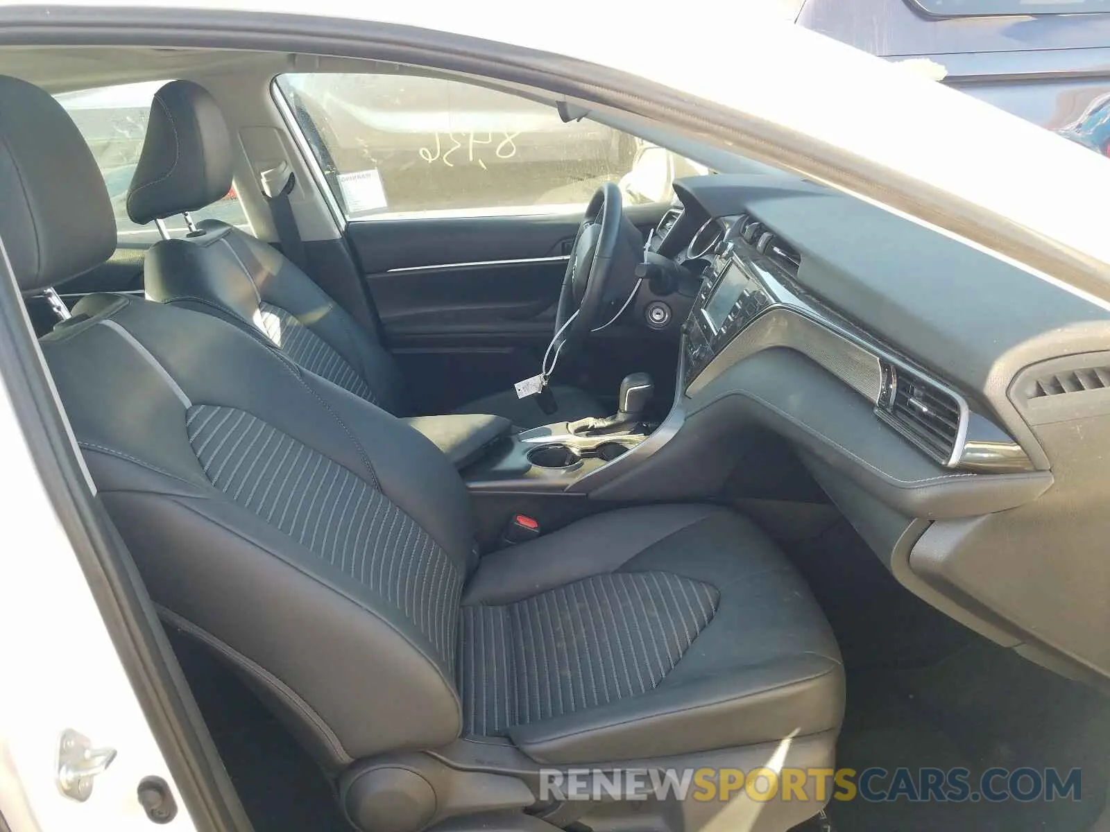 5 fotografías del automóvil dañado 4T1G11AK5LU864908 TOYOTA CAMRY 2020