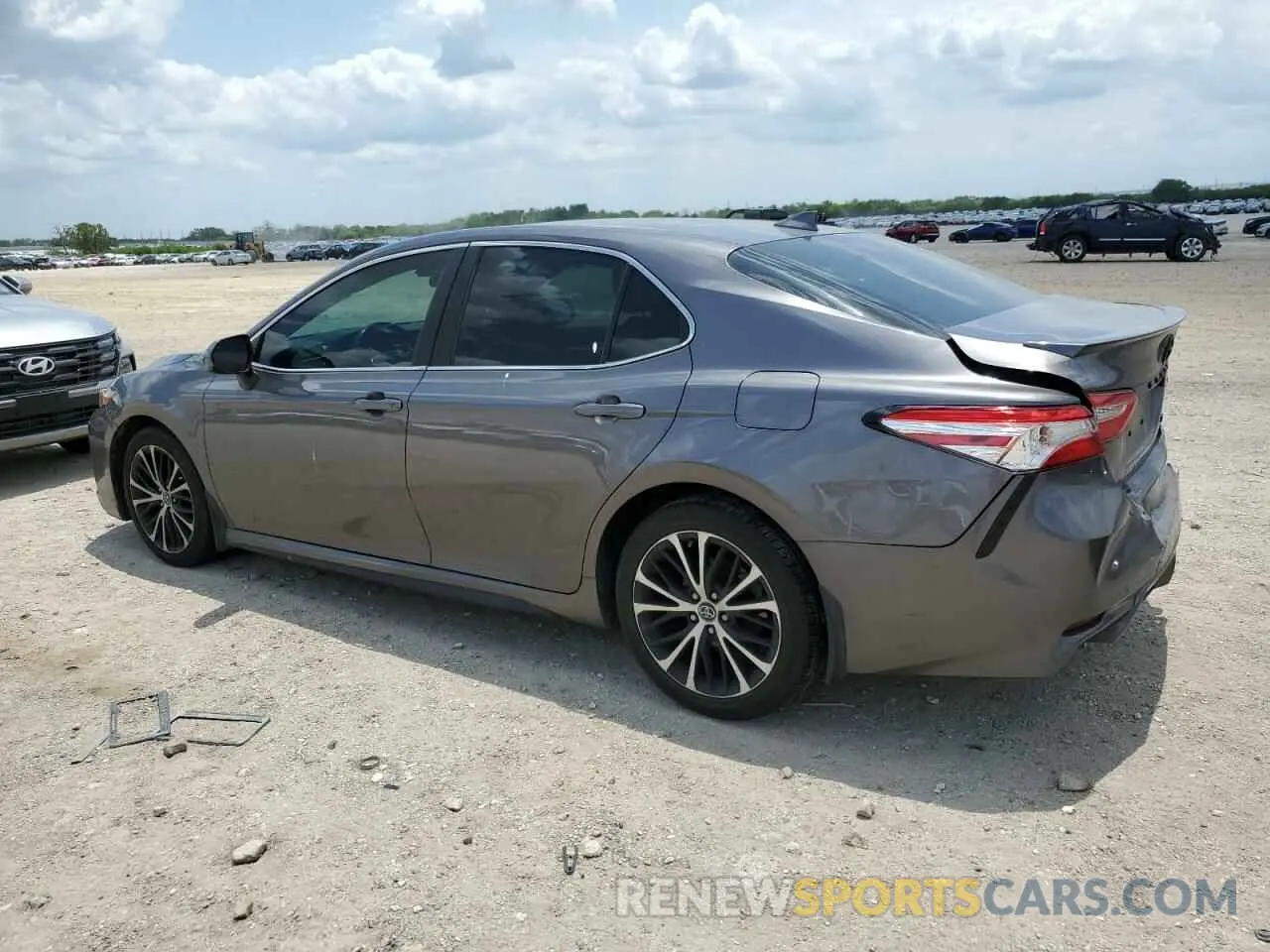 2 fotografías del automóvil dañado 4T1G11AK5LU866447 TOYOTA CAMRY 2020