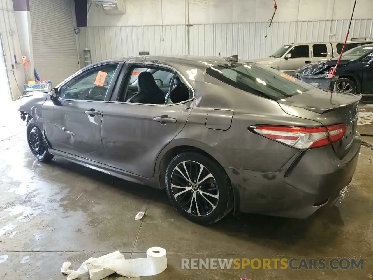 2 fotografías del automóvil dañado 4T1G11AK5LU880302 TOYOTA CAMRY 2020
