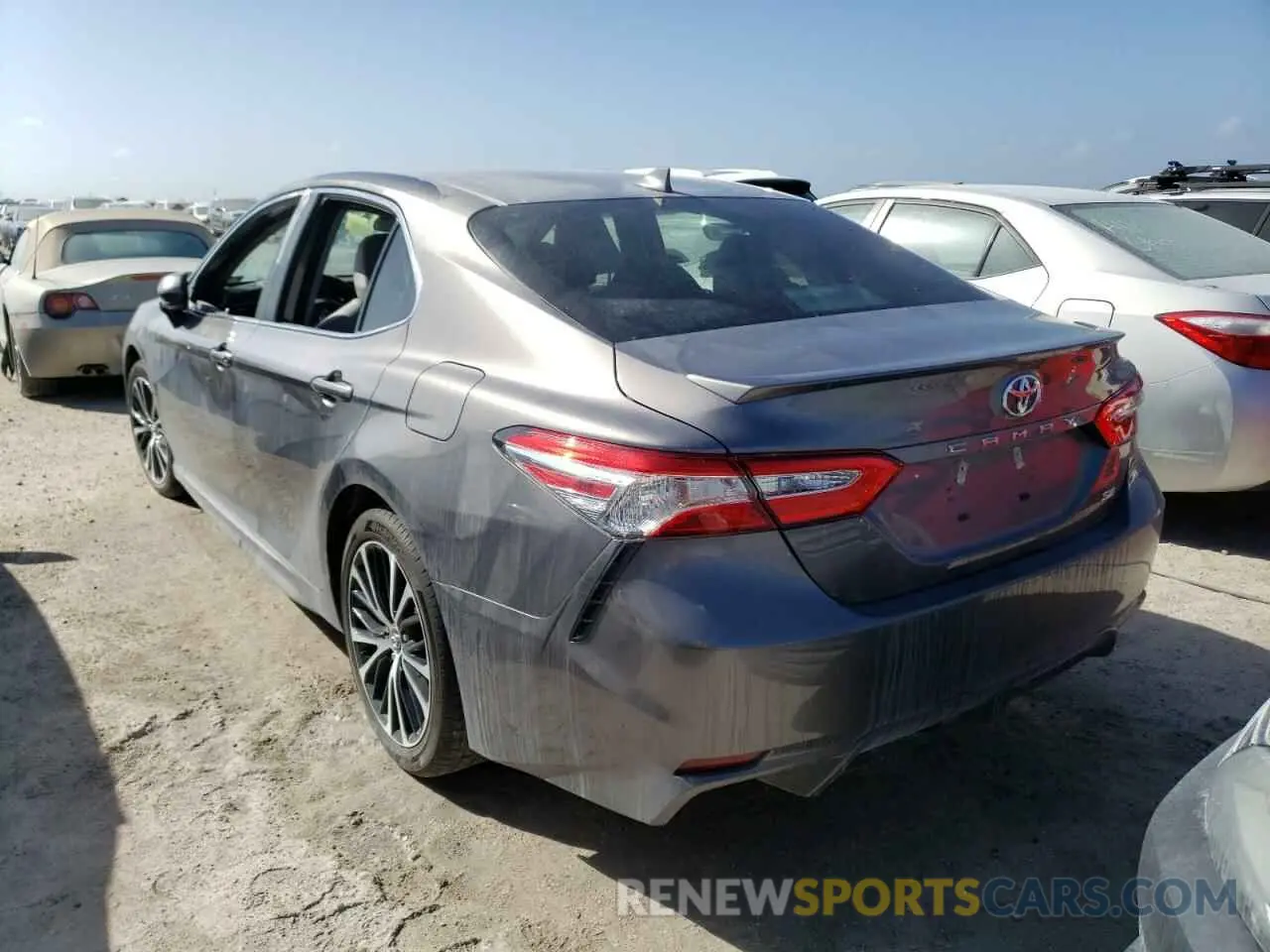 3 fotografías del automóvil dañado 4T1G11AK5LU886116 TOYOTA CAMRY 2020