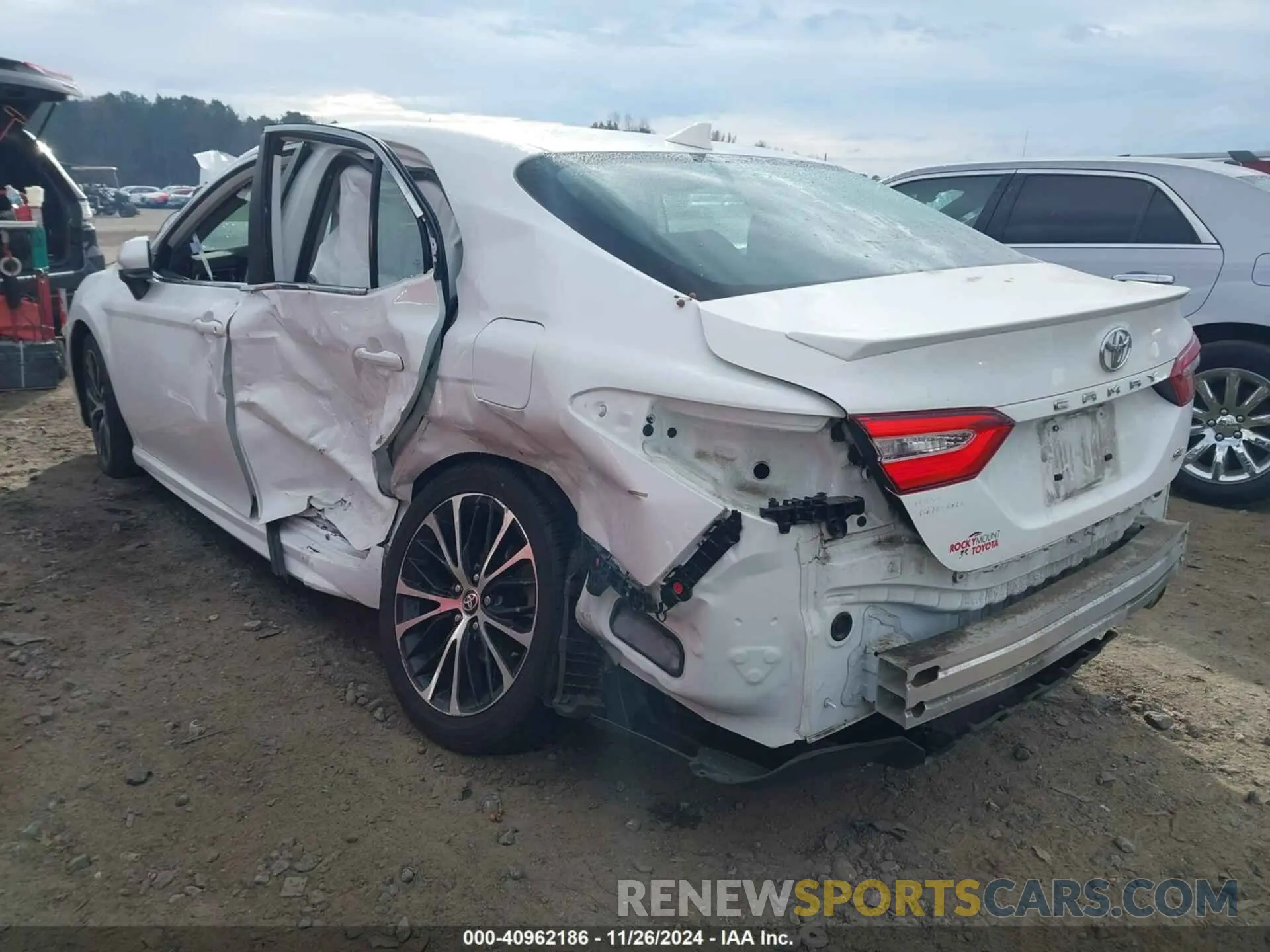 3 fotografías del automóvil dañado 4T1G11AK5LU945729 TOYOTA CAMRY 2020