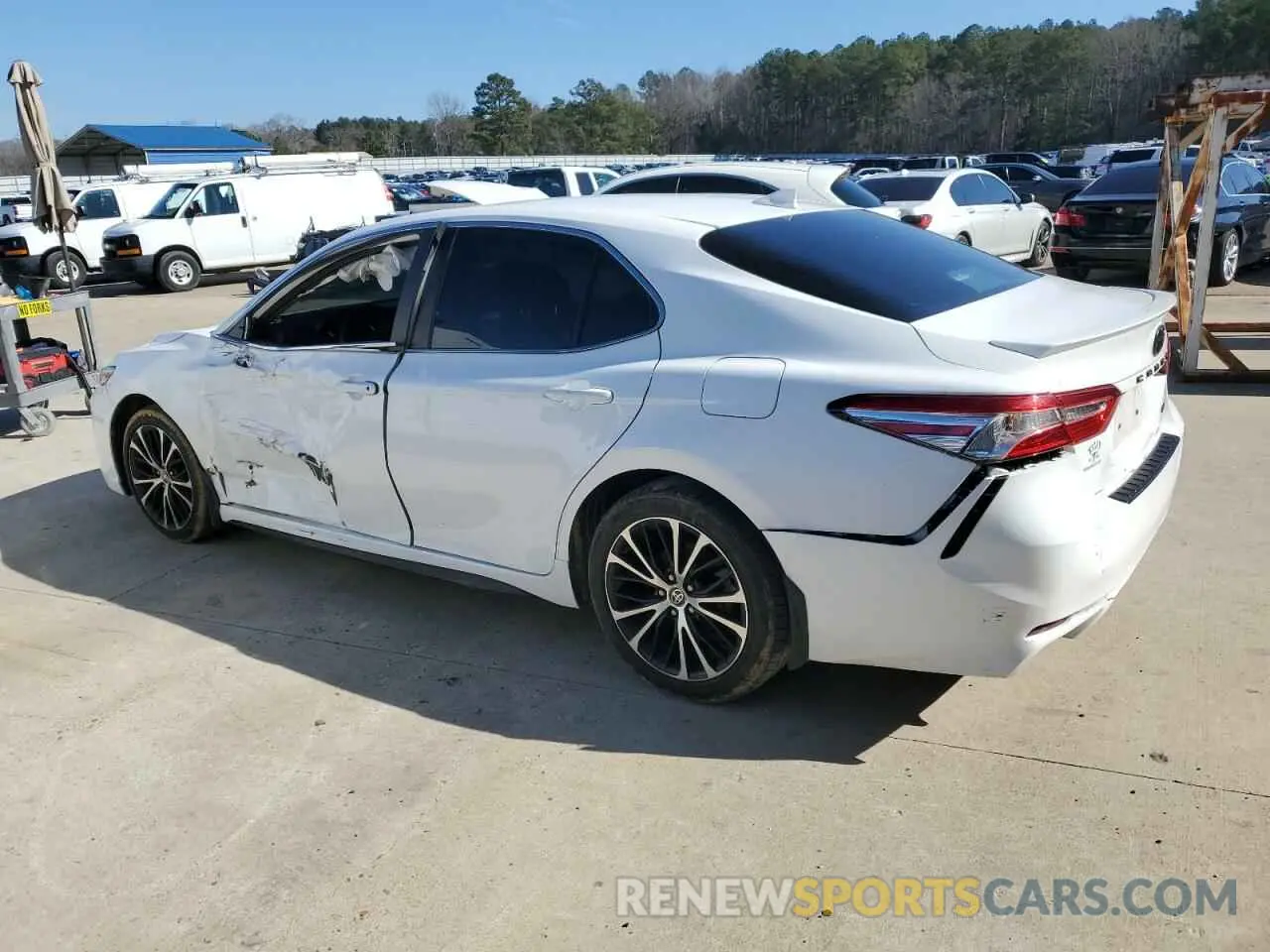 2 fotografías del automóvil dañado 4T1G11AK5LU968119 TOYOTA CAMRY 2020
