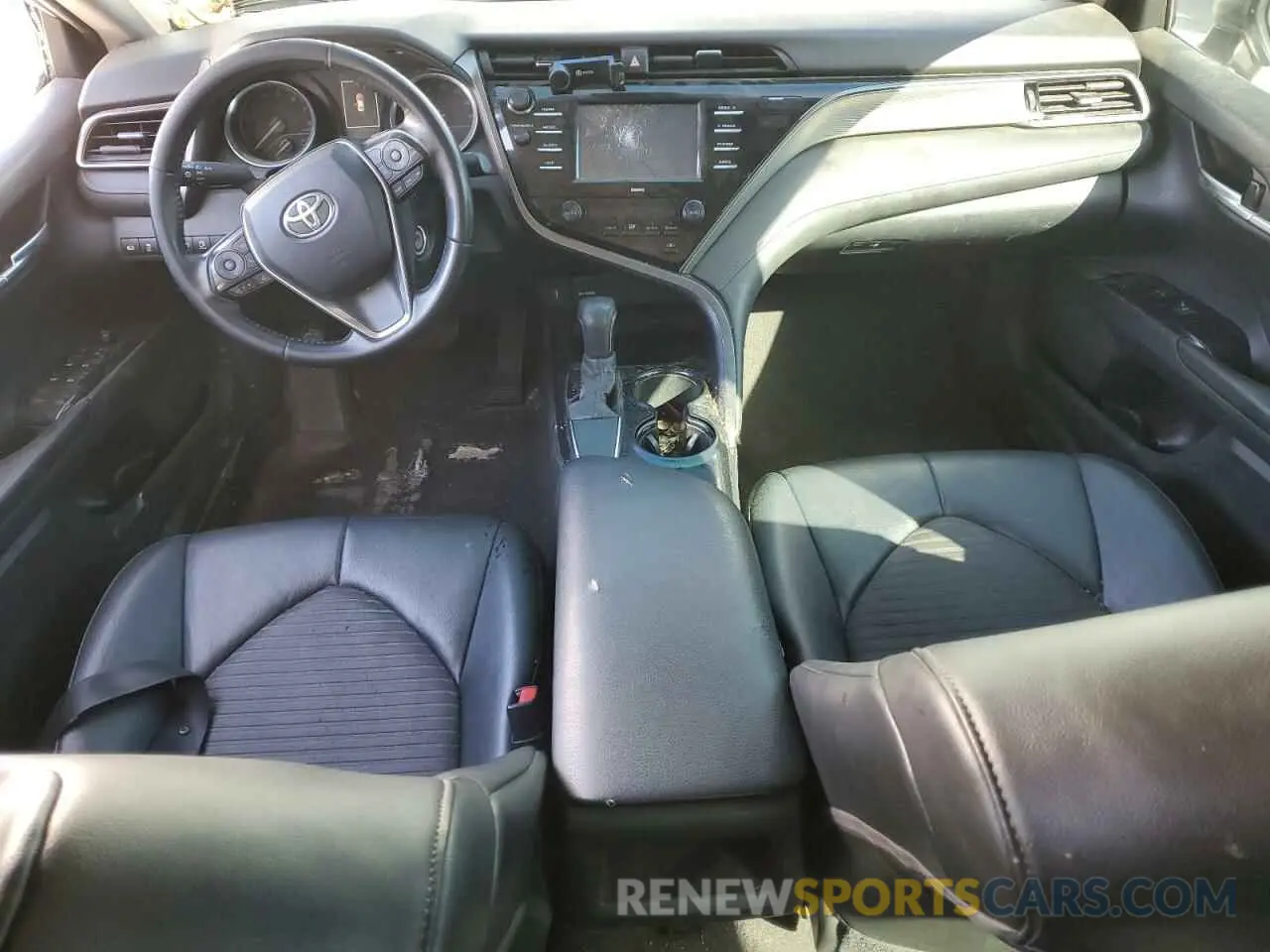 8 fotografías del automóvil dañado 4T1G11AK5LU968119 TOYOTA CAMRY 2020