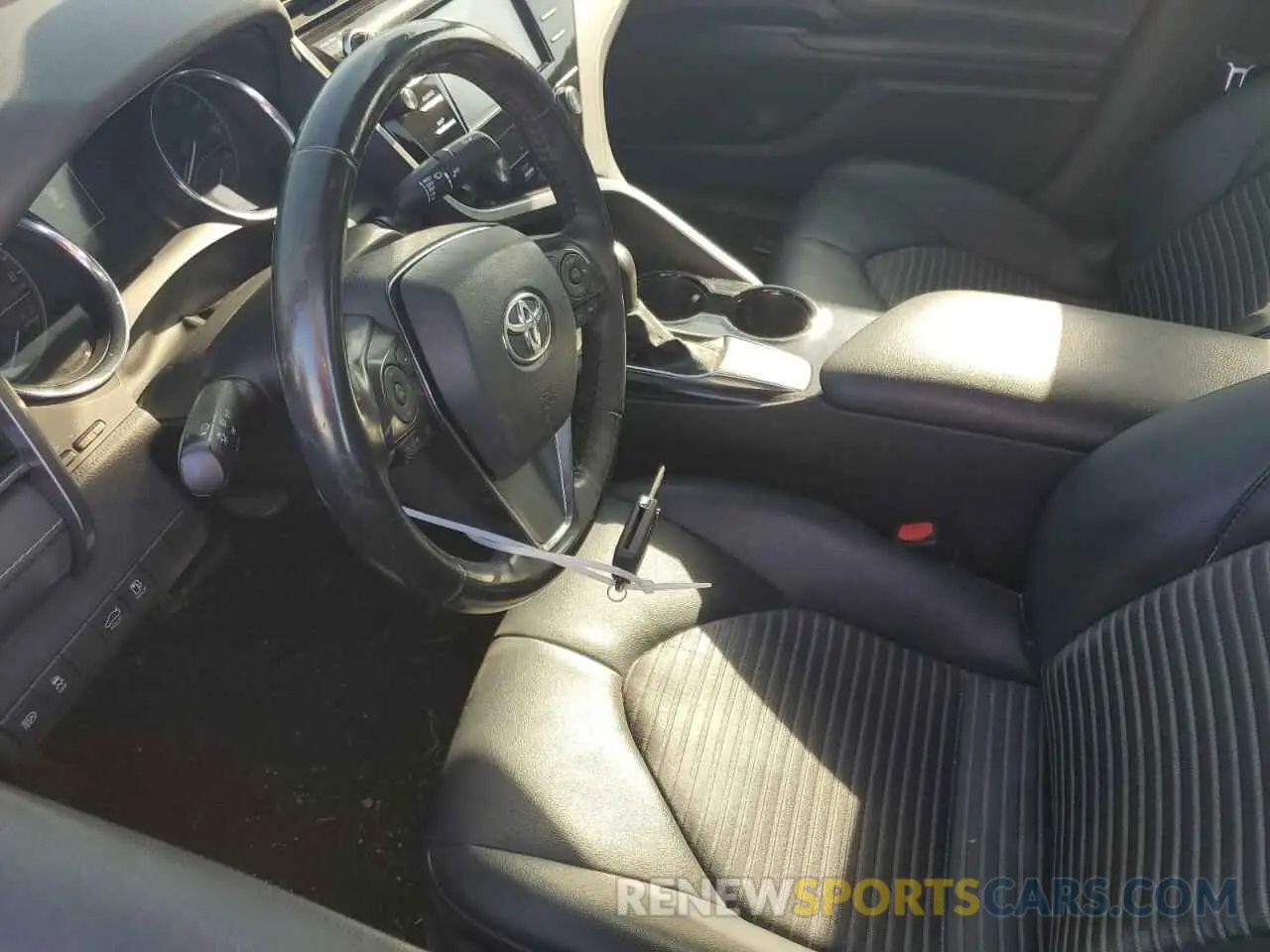 7 fotografías del automóvil dañado 4T1G11AK5LU987107 TOYOTA CAMRY 2020