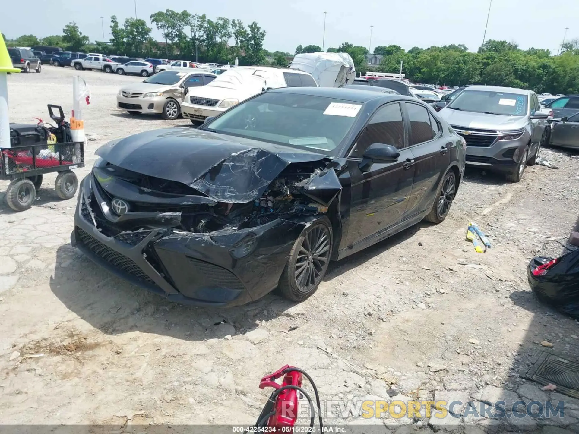 2 fotografías del automóvil dañado 4T1G11AK6LU311393 TOYOTA CAMRY 2020